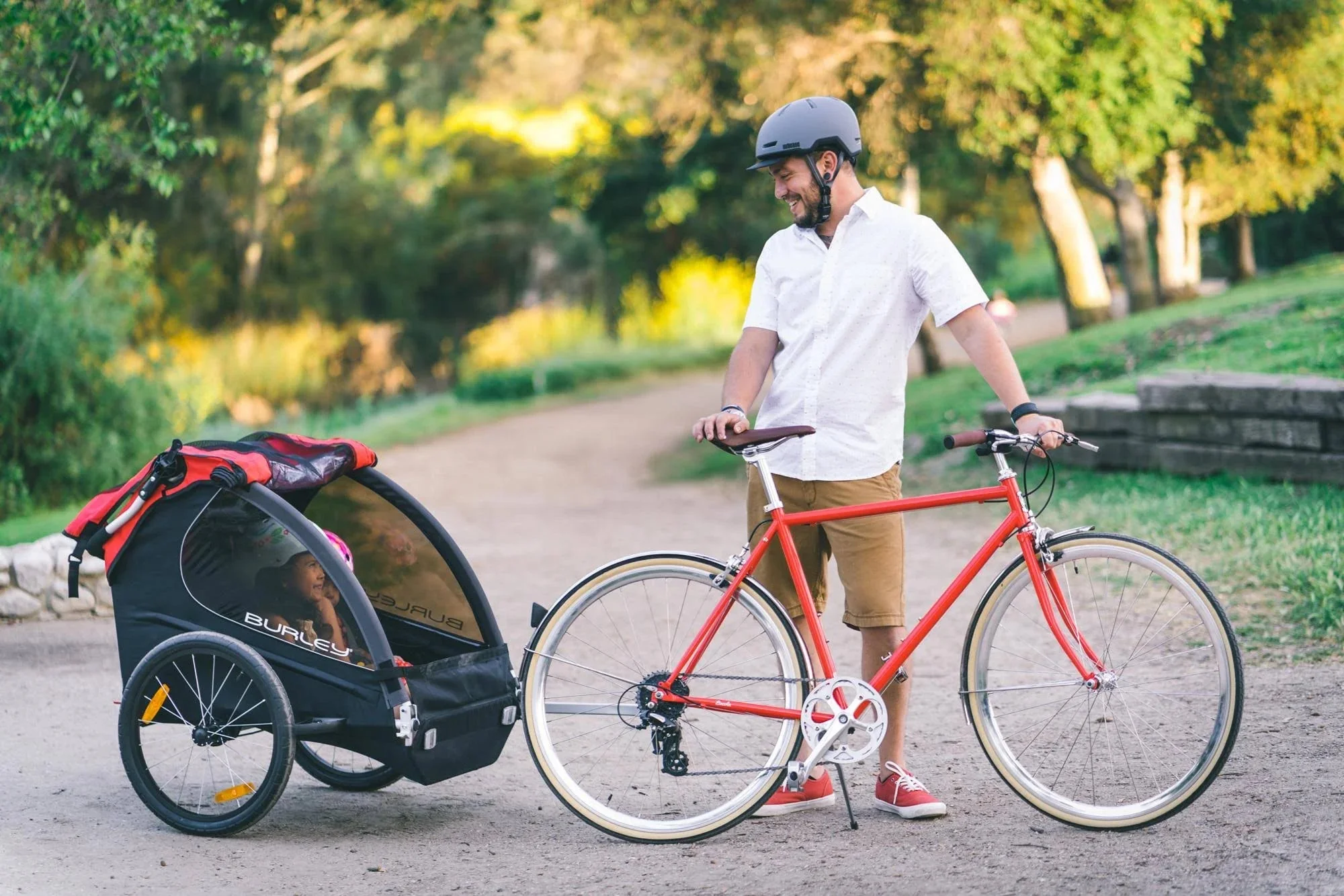 Remolque para bicicleta Burley Honey Bee, color rojo