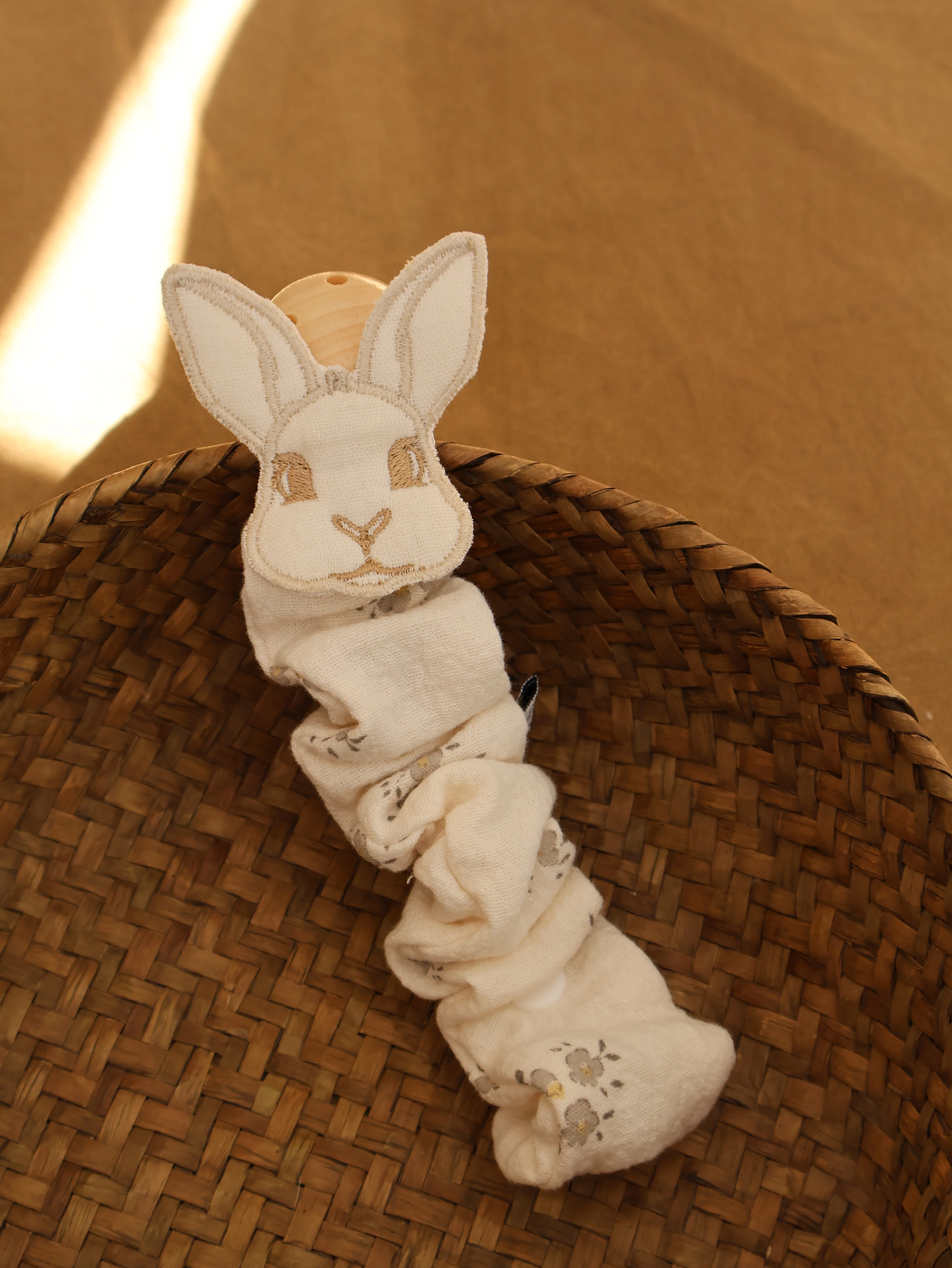 Chupetero Bordado Sia Inti Gris