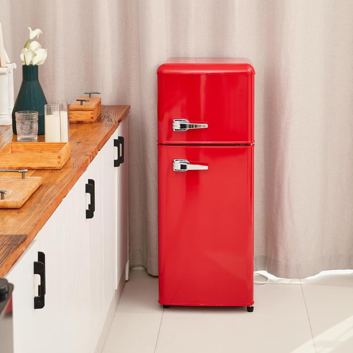 DRIXNO Retro-Kühlschrank. Kühl-Gefrier-Kombination, 105.5 cm hoch, 41 cm breit, zweitürig, mit 92 Liter Gesamtvolumen, 28 Liter Gefriervolumen. Türregale und Glasregale. 181 kWh/Jahr,
