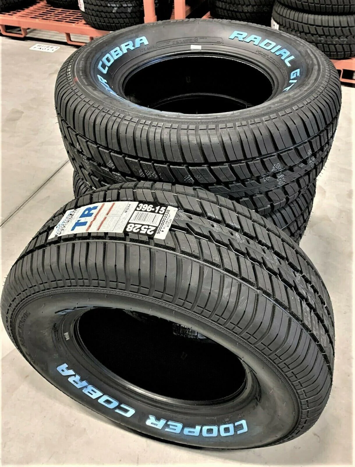 Cooper Cobra Radial G/T 275/60R15 all-season tires for trucks/SUVs, 2-pack