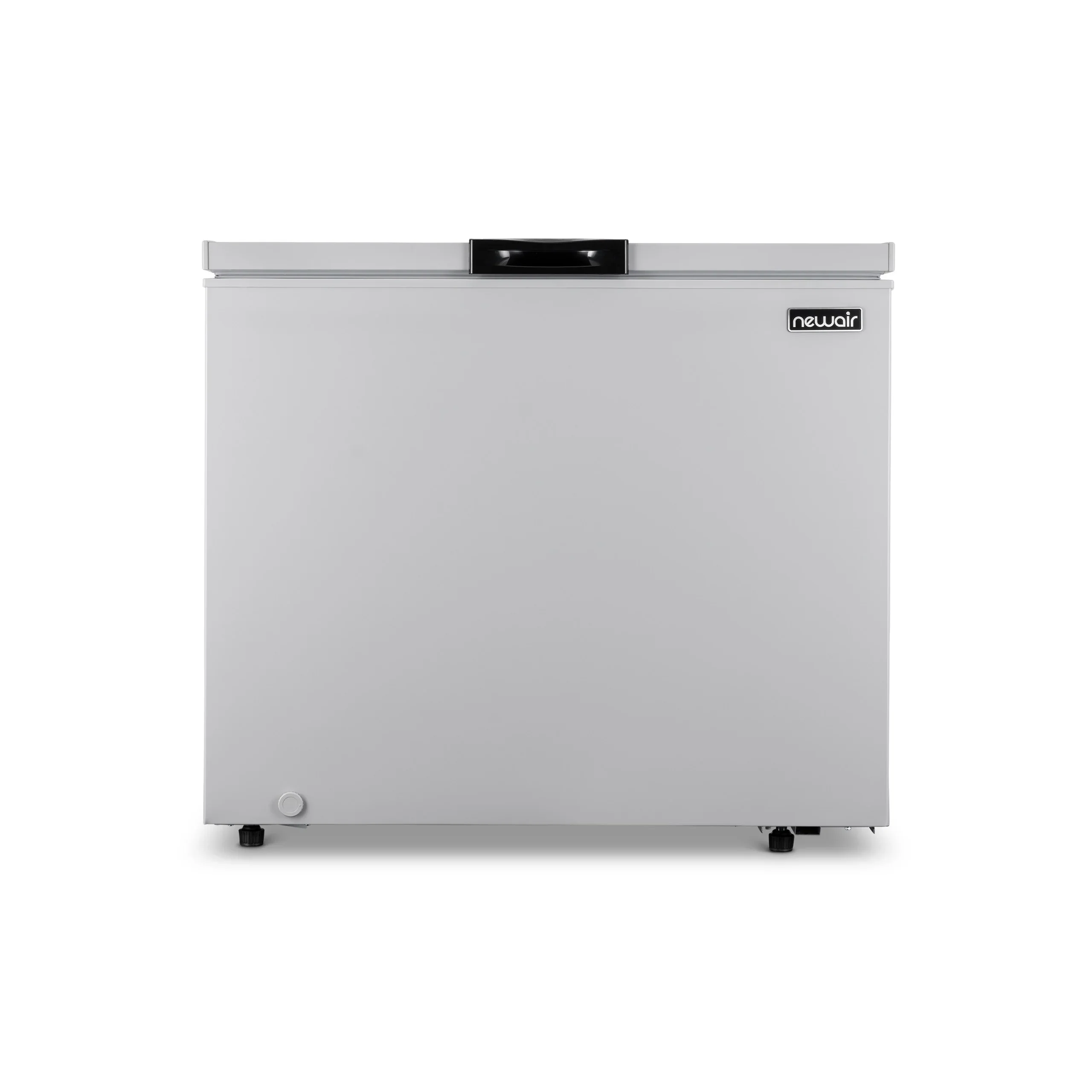 2025 Congelador tipo baúl compacto Newair®, 6.7 pies cúbicos – Gris fresco