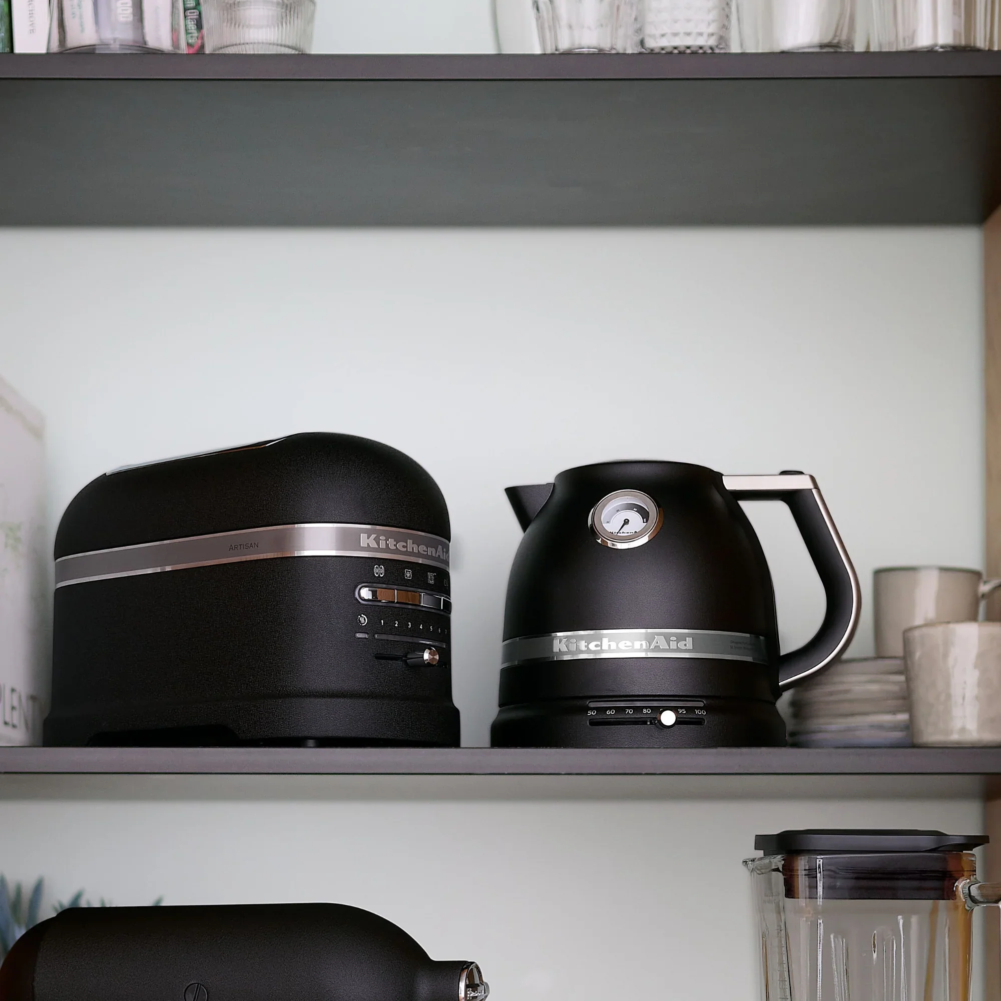 2025 Set de desayuno KitchenAid Artisan con hervidor 5KEK1522, tostadora de 2 ranuras 5KMT2204 y soporte para panecillos