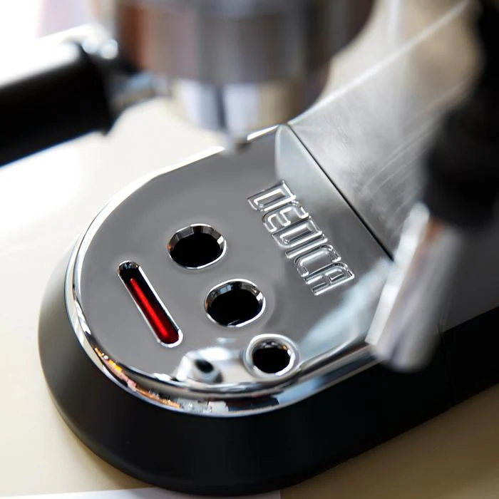 Cafetera Espresso Dedica Style EC685 Delonghi