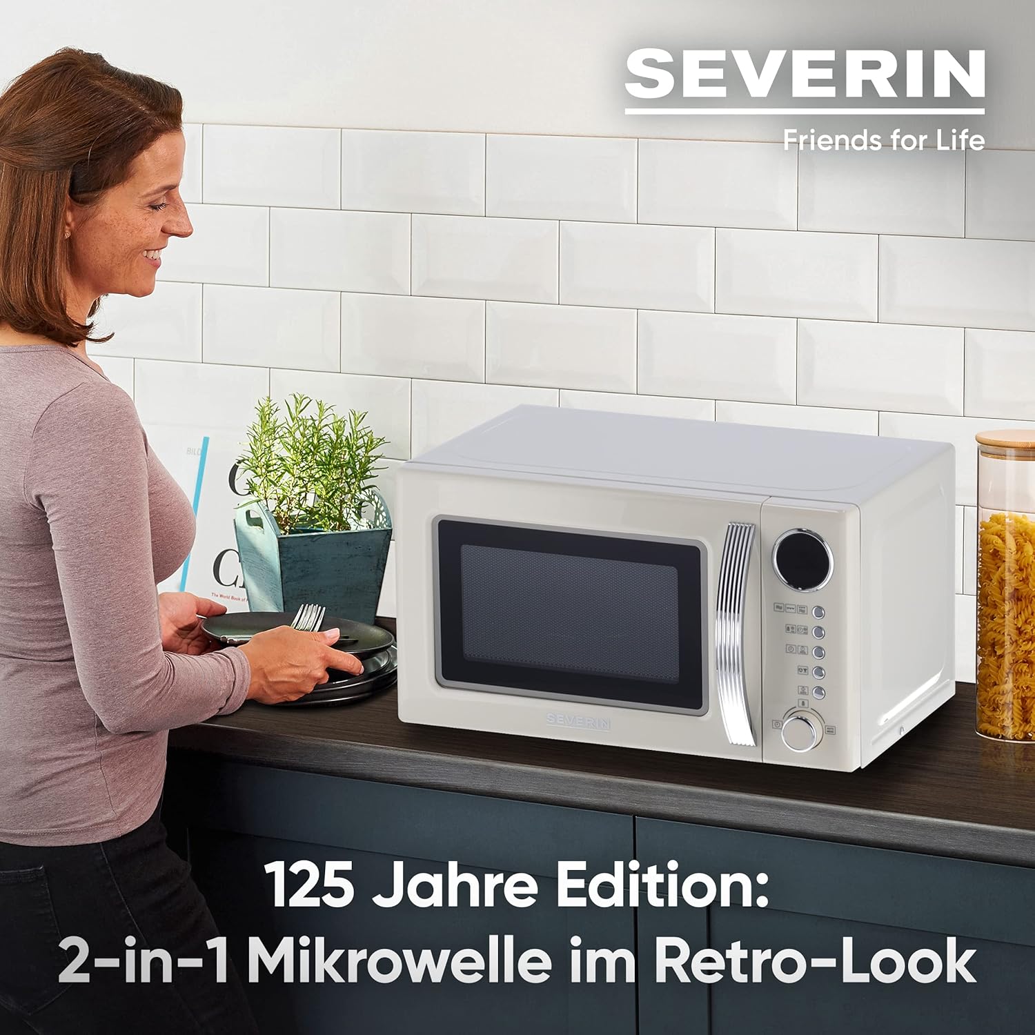SEVERIN 2-in-1 Retro Mikrowelle mit Grillfunktion, Grillofen mit 5 Leistungsstufen und 8 Automatikprogrammen, hochwertige Mikrowelle mit Grill, ca. 700 W, creme / chrom, MW 7892