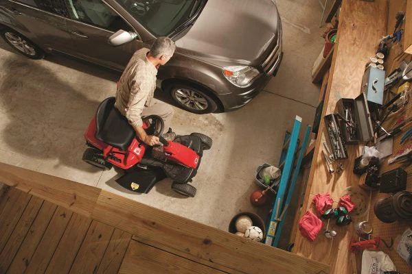 Troy-Bilt TB30 382 cm³ ride-on lawnmower with 6 gears, fully refurbished, compact design, adjustable height
