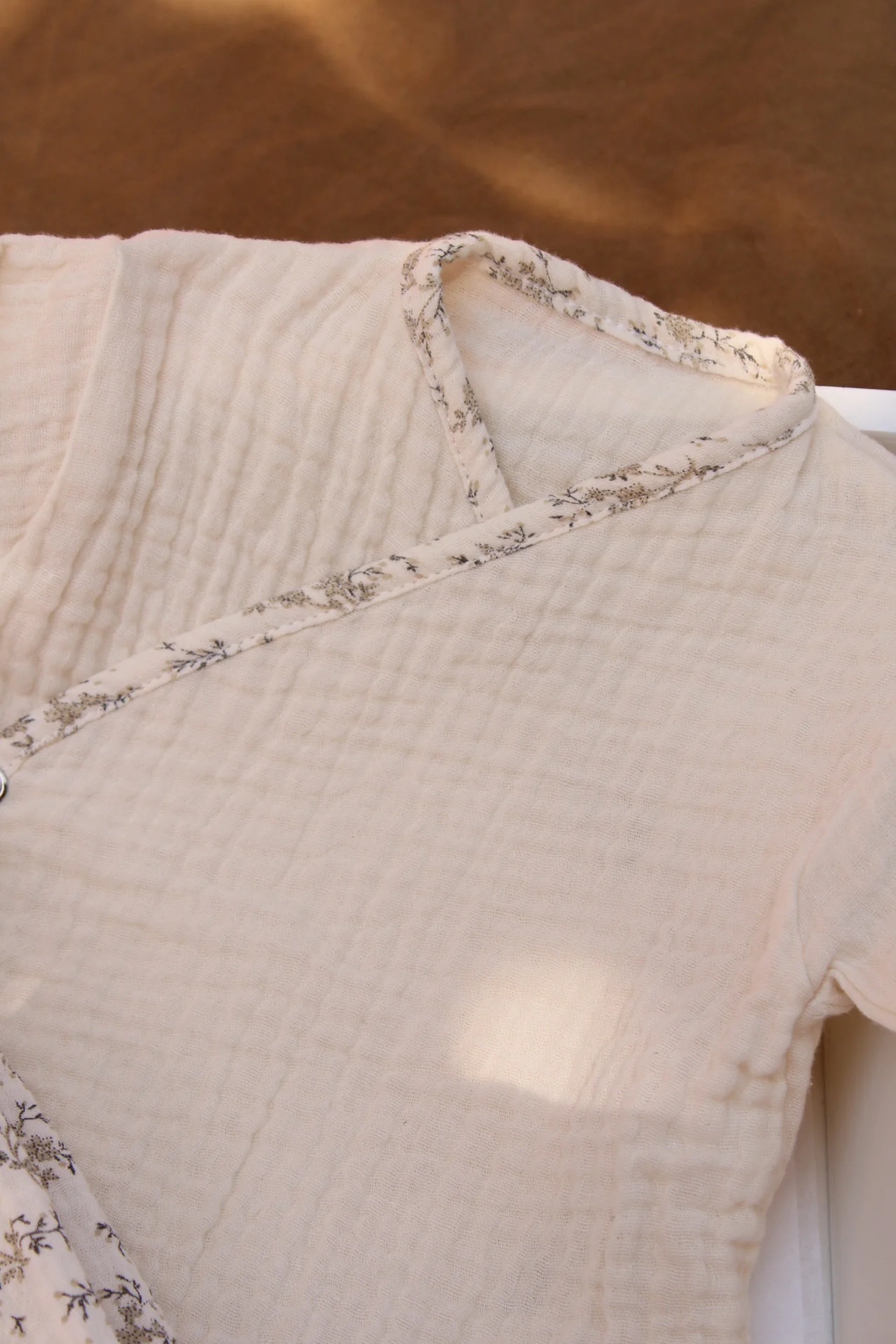 Conjunto Camisa Cruzada Gasa Cruda + Polainas Gasa M��a