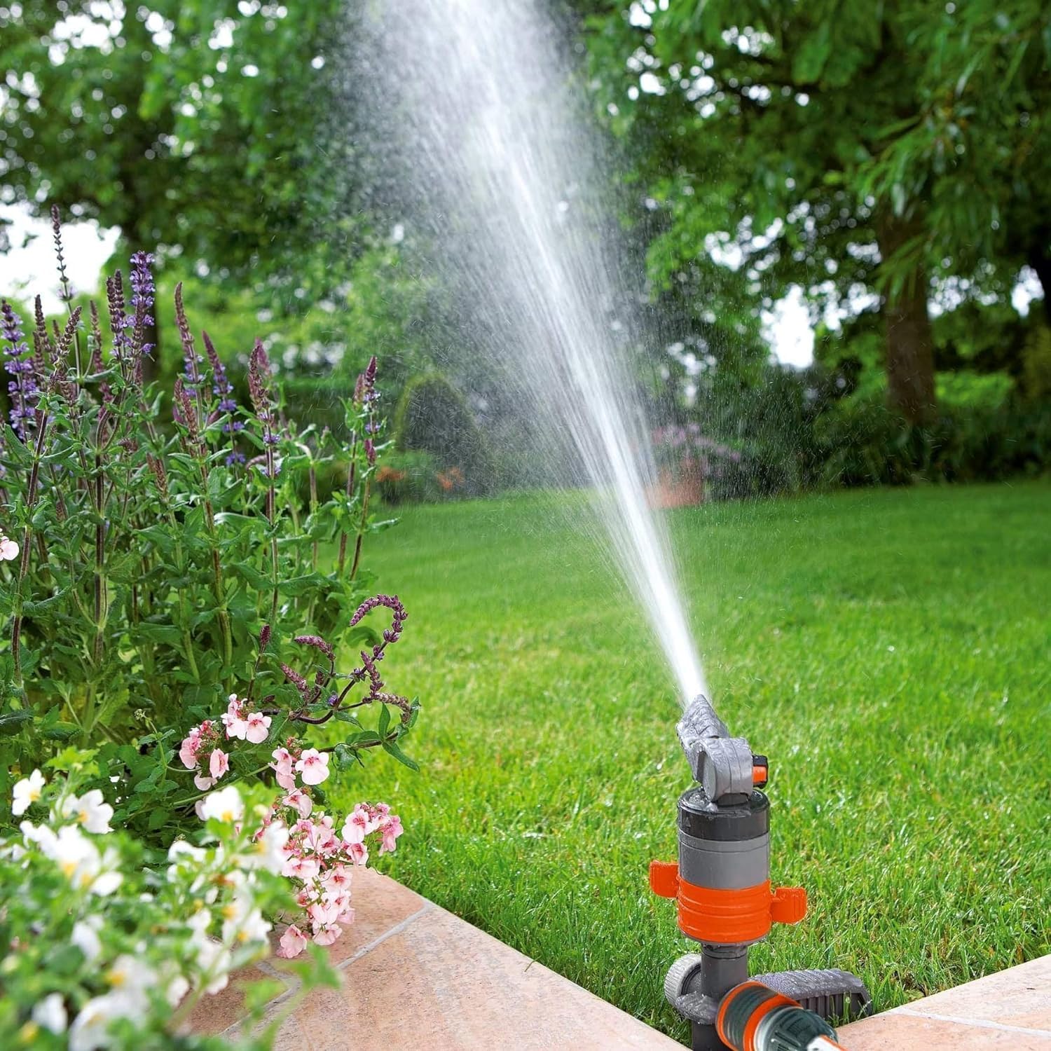 Gardena Comfort Vielflchenregner AquaContour Automatic: Flchenbewsserung für die individuelle Bewsserung nahezu jeder Gartenkontur, einfache Programmierung, Reichweite 2,5-10,5 m (8133-20)