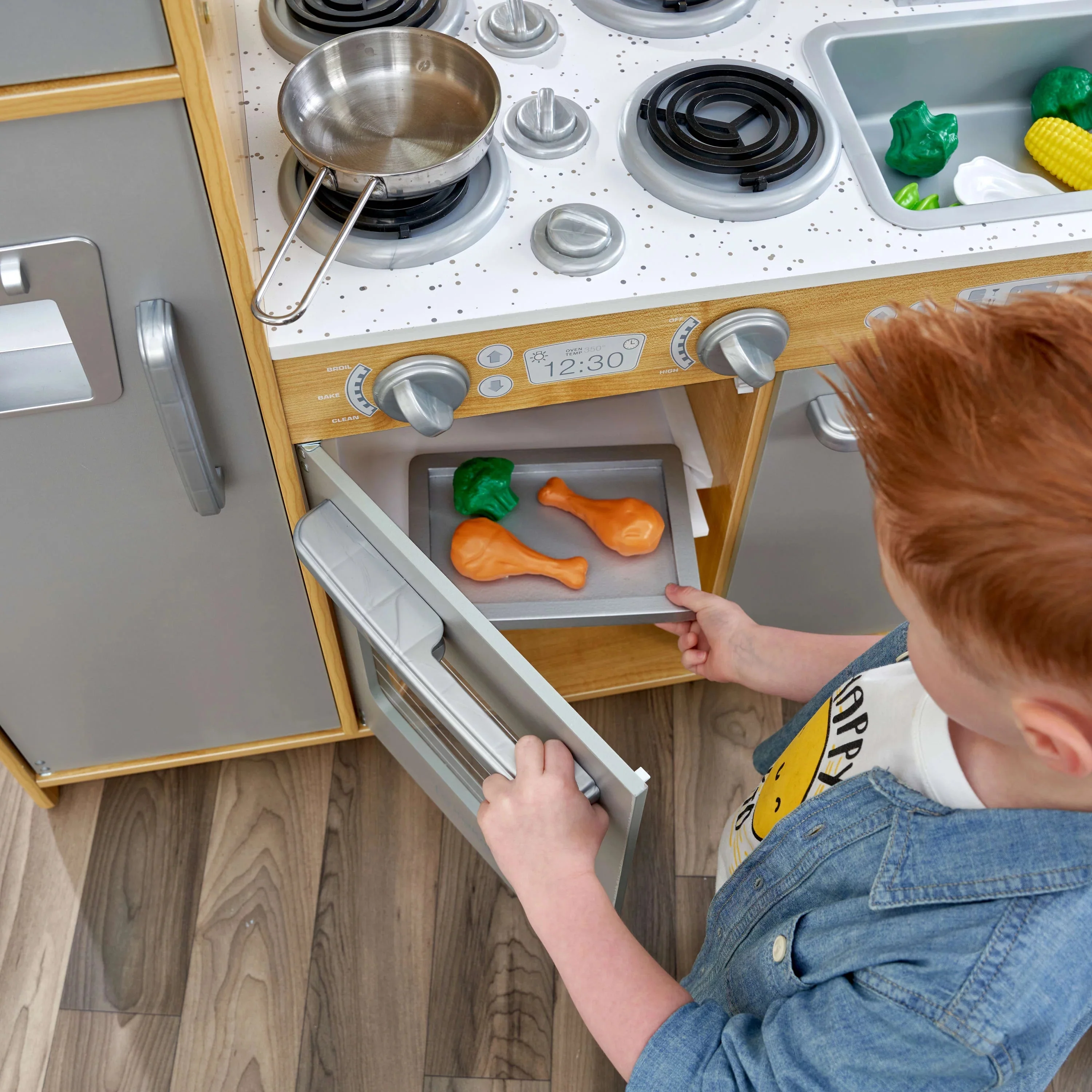 Cocina de Juego KidKraft Uptown Natural con Pizarrón y Soporte para Toallas