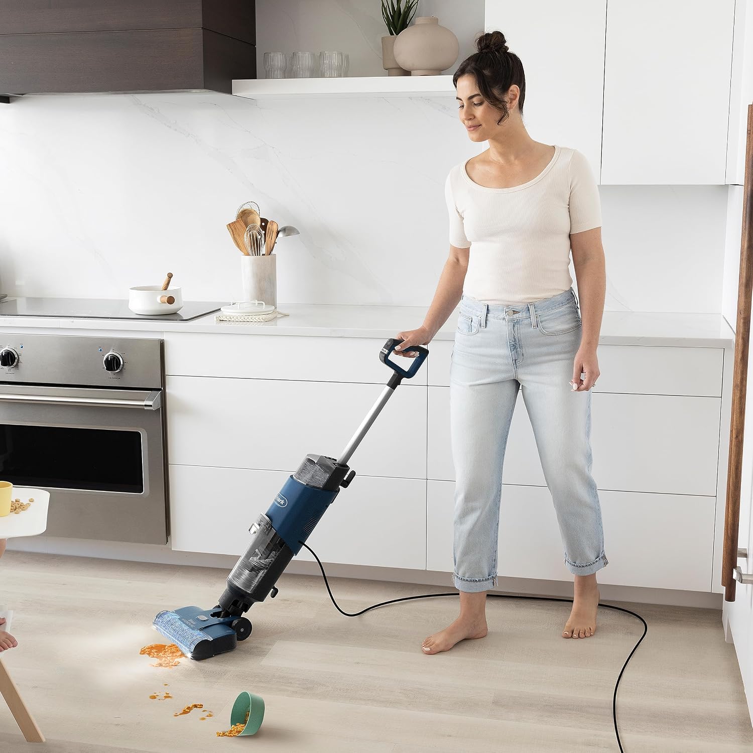 Shark HydroVac Kabelgebundener Nass Trockensauger, antimikrobieller Bürstenrolle, Mehrzwecklösung geruchsneutralisierend, 7,6m Kabel, selbstreinigender Bodenreiniger, saugt & wischt, Blau WD100EU