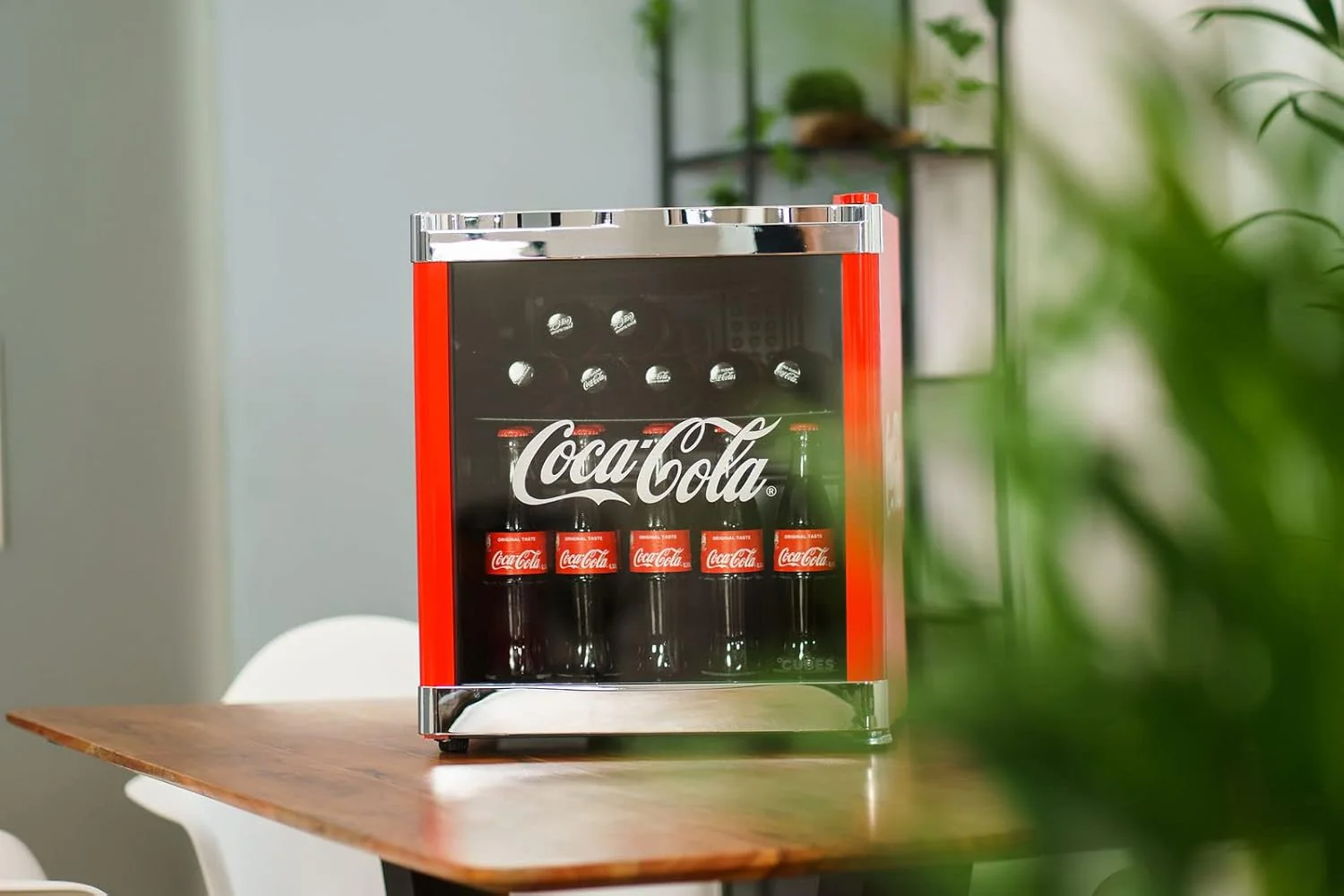 °CUBES Frigorifero per bottiglie Coca-Cola Classic/ 51 cm di altezza / 98 kWh/anno / 48 L vano frigorifero