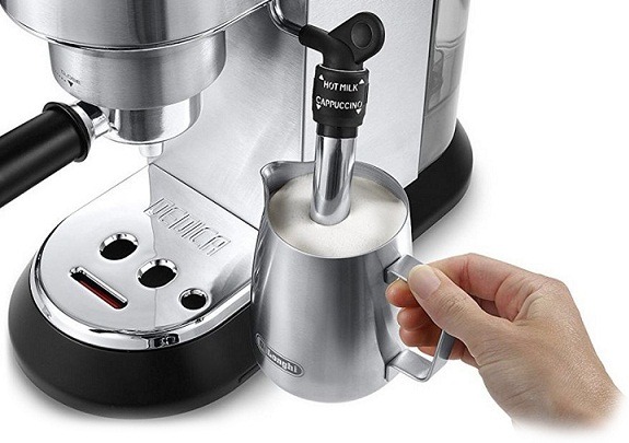 Ciśnieniowy Ekspres kolbowy do kawy spieniacz SLIM DeLonghi EC685.M (N)