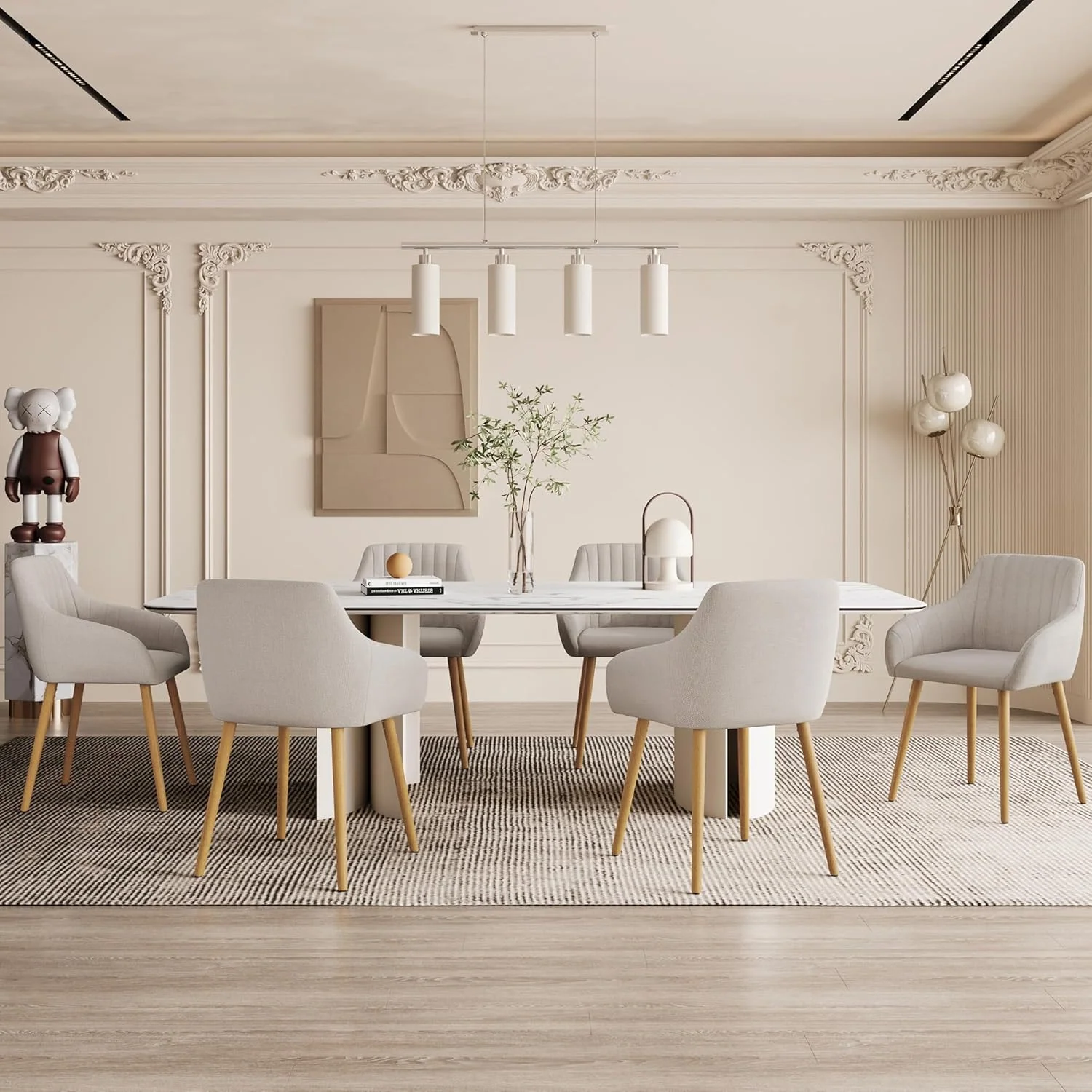 Juego de 4 sillas de comedor con reposabrazos, tapizadas en poliéster color beige y con patas de madera; sillas para comedor, cocina o salón. 2026
