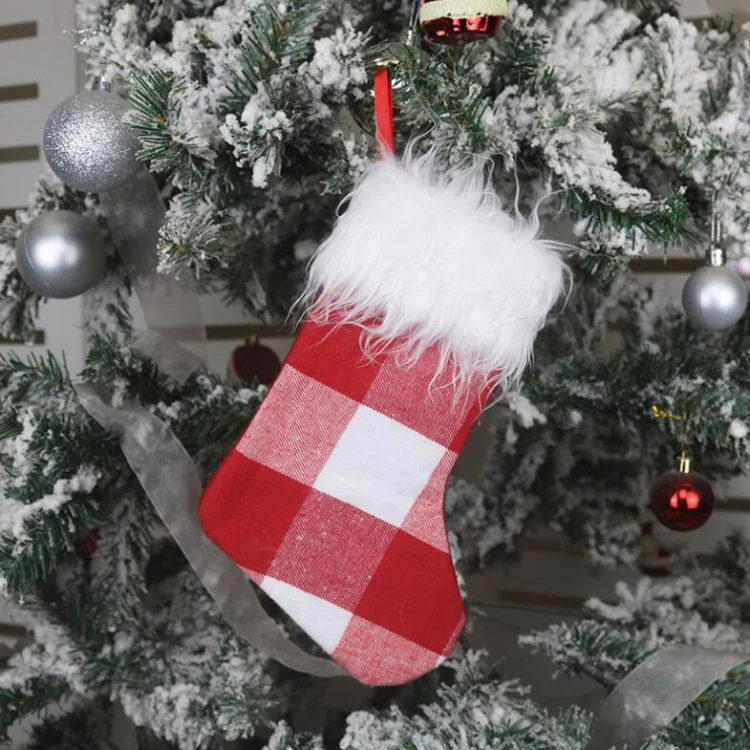 Christmas Tree Ornaments Decoration Supplies Gift Bag Plush Christmas Socks Gift Bag Pendant, Black and White, Red and White