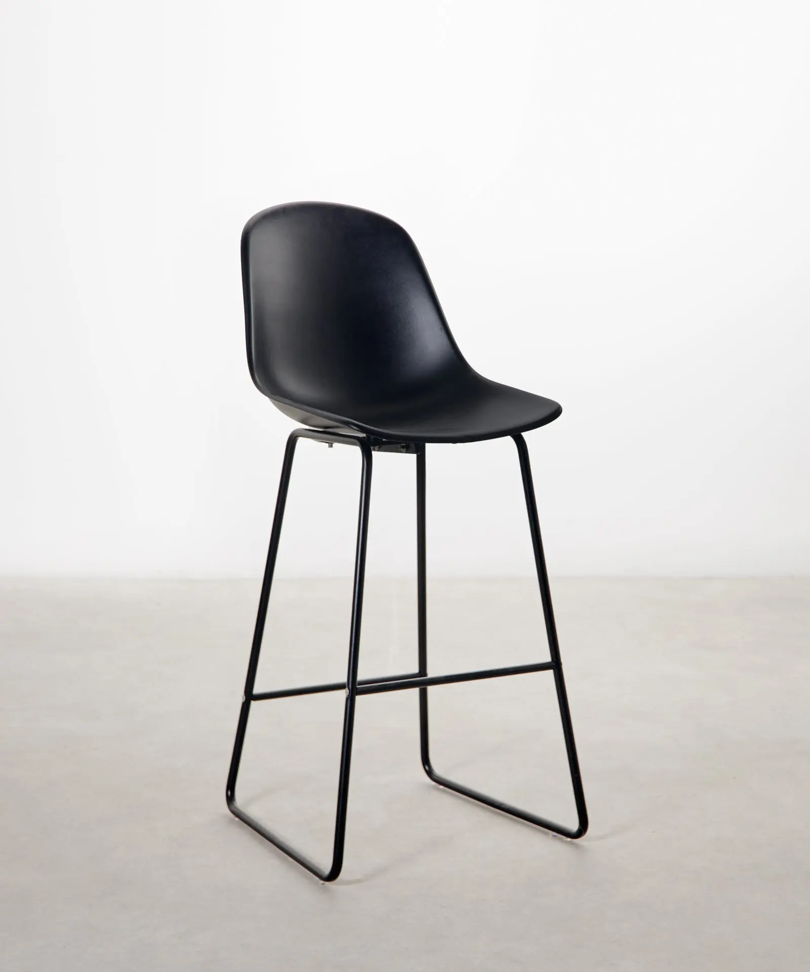 Taburete en Polipropileno y Metal Veko