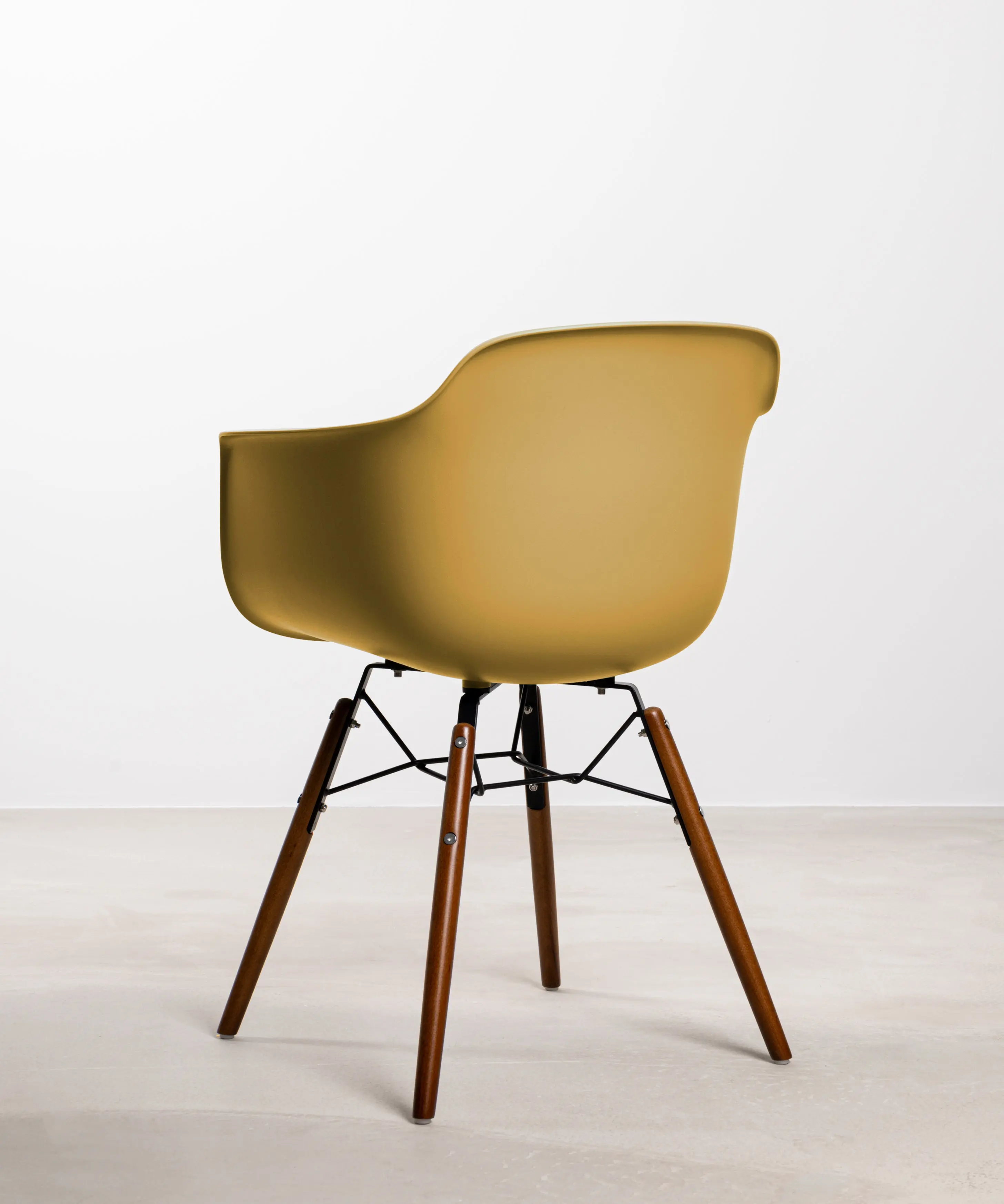 Silla de Polipropileno y Madera Elon Arms