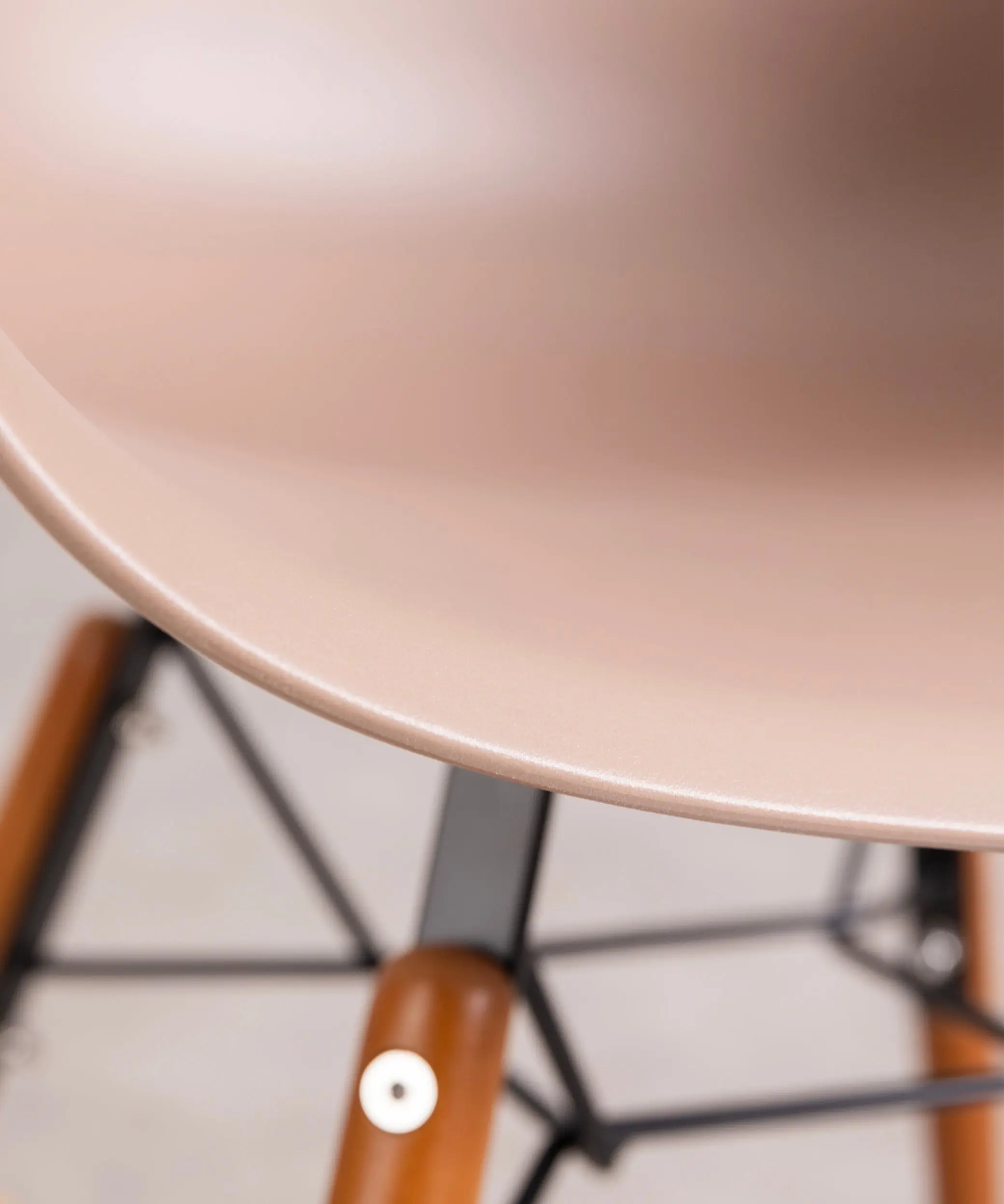 Silla de Polipropileno y Madera Elon Arms