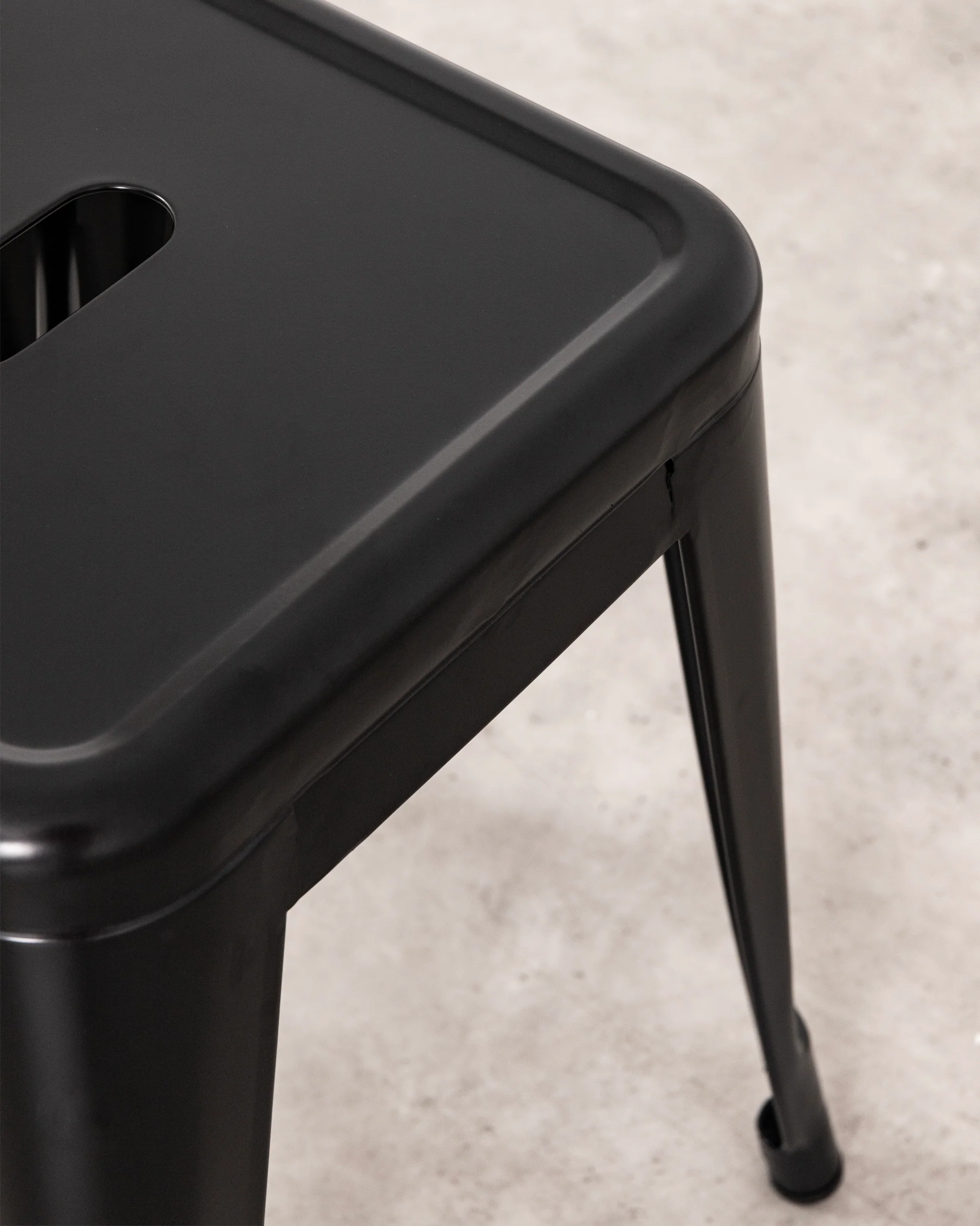 Taburete Bajo de Metal Tolik