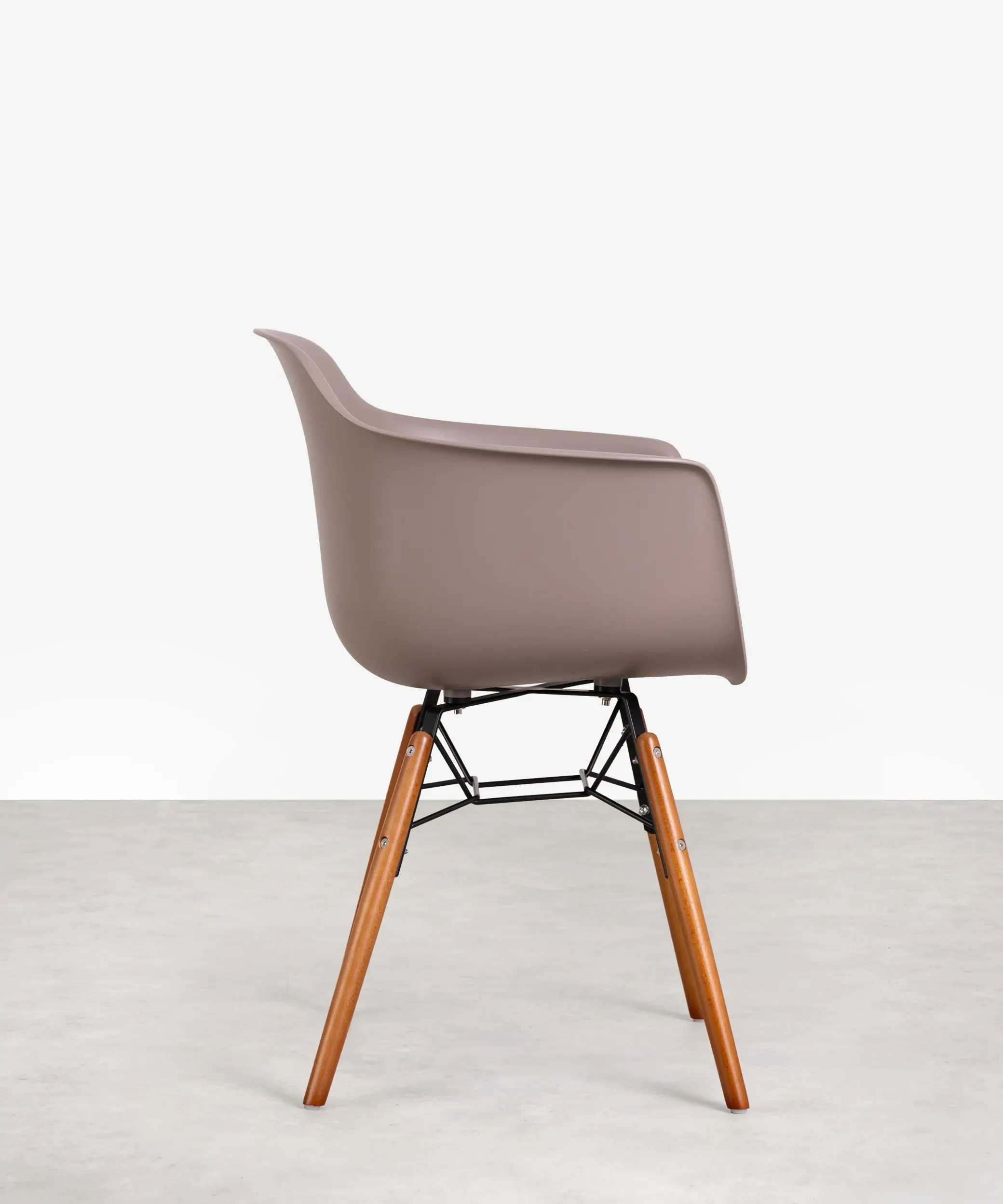 Silla de Polipropileno y Madera Elon Arms