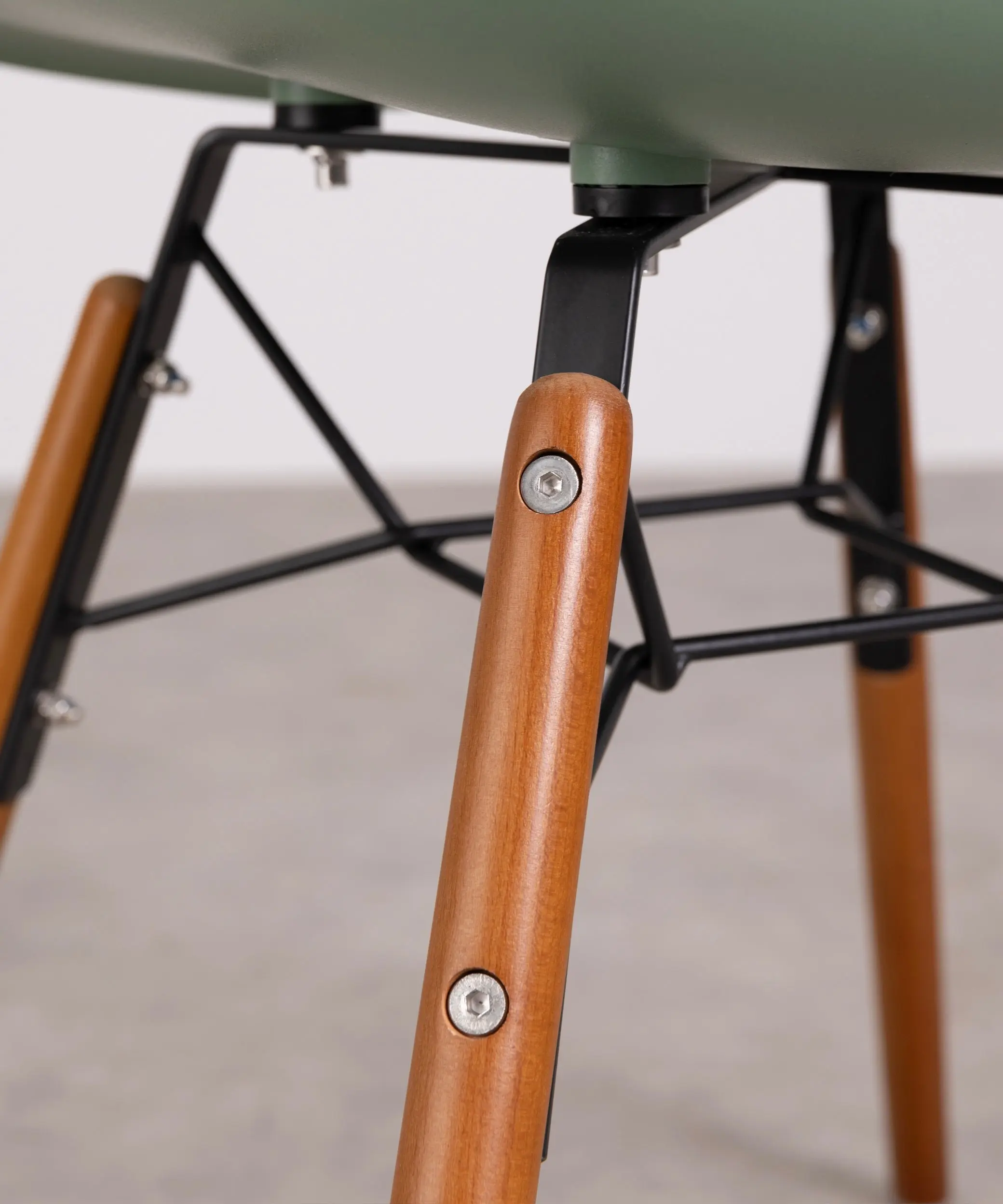 Silla de Polipropileno y Madera Elon Arms