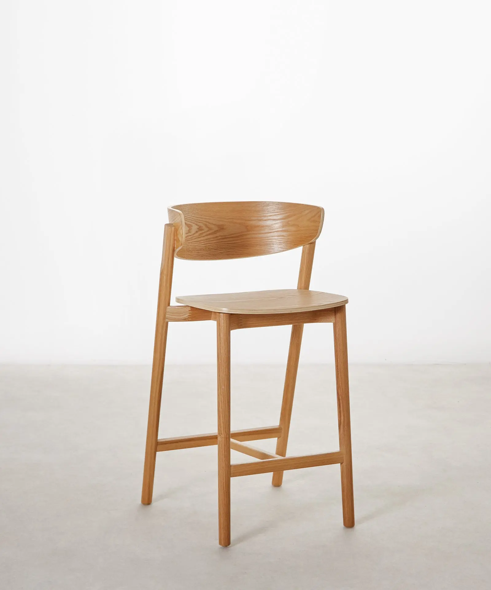 Taburete de madera Skog