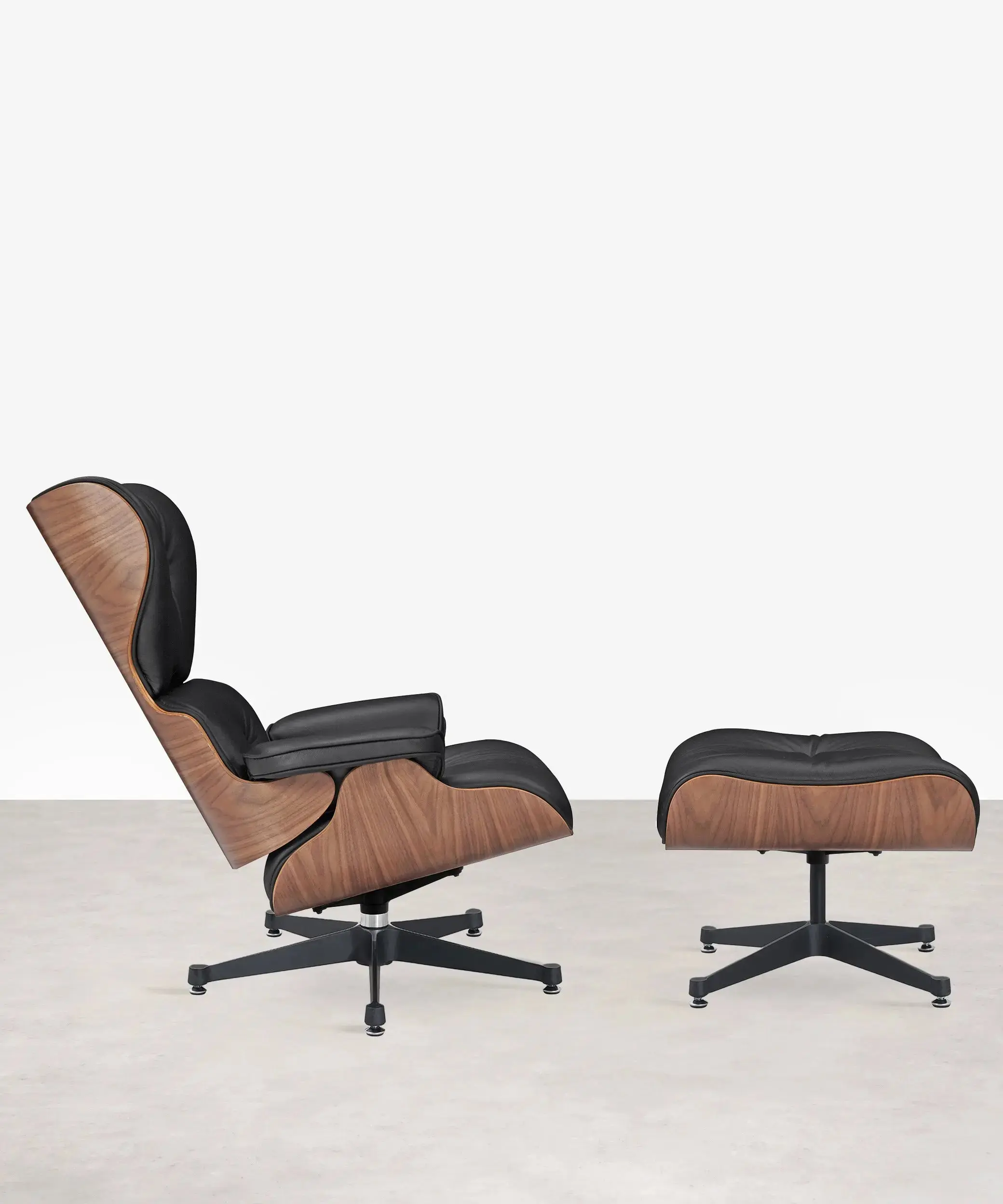 Sillón en Madera Tapizado en Piel con Reposapiés Magnum