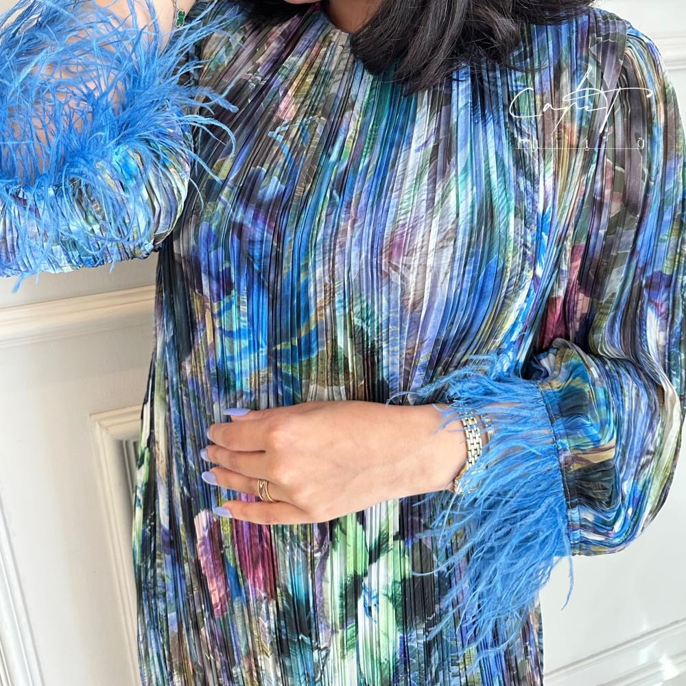 Chic Feathered Plisse