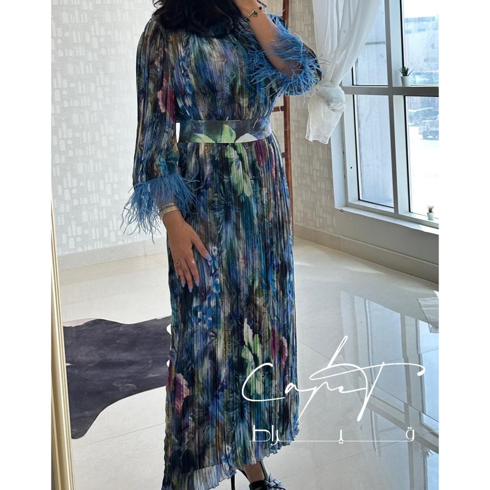 Chic Feathered Plisse