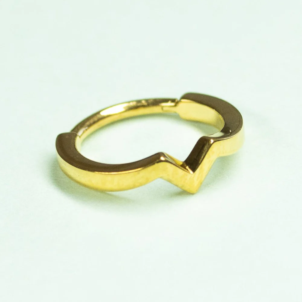 Soulflower | Argolla Piercing | Anodizado Dorado (V)