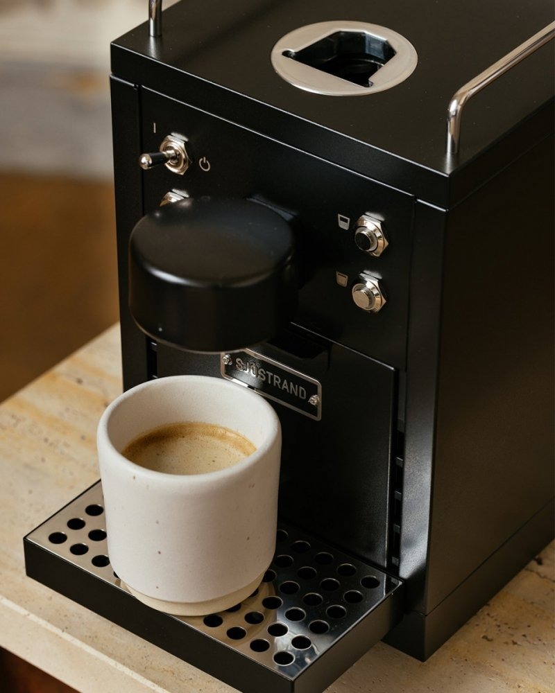 Sjöstrand THE ORIGINAL Ekspres ze Stali Polerowanej do Kawy w Kapsułkach / Czarny (Kompatybilny z Nespresso)