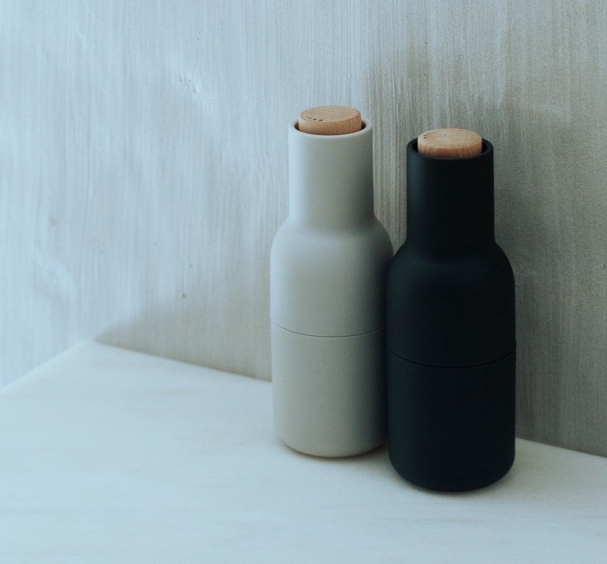 Audo BOTTLE Młynek do Soli i Pieprzu / Szary z Drewnianym Jasnym Korkiem