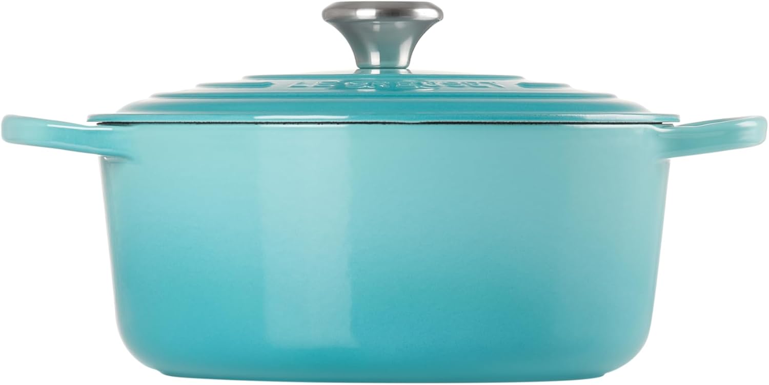 Le Creuset Signature żeliwne naczynie do pieczenia z pokrywką, Ø 26 cm, okrągłe, nadaje się do wszystkich rodzajów kuchenek i kuchenek indukcyjnych, pojemność: 5,3 l, 5,135 kg, kolor czerwony