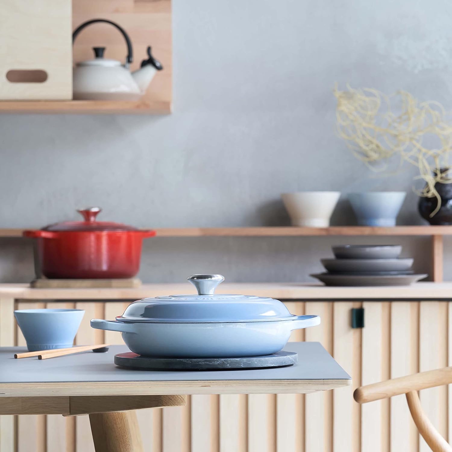 Le Creuset Signature żeliwny garnek Gourmet, okrągły, Ø 30 cm, 3,5 l, do wszystkich rodzajów kuchenek włącznie z indukcyjnymi, 5,55 kg, czerwony piec