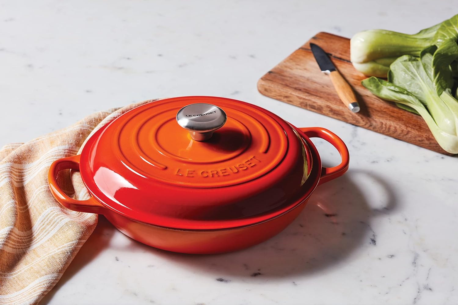 Le Creuset Signature żeliwny garnek Gourmet, okrągły, Ø 30 cm, 3,5 l, do wszystkich rodzajów kuchenek włącznie z indukcyjnymi, 5,55 kg, czerwony piec