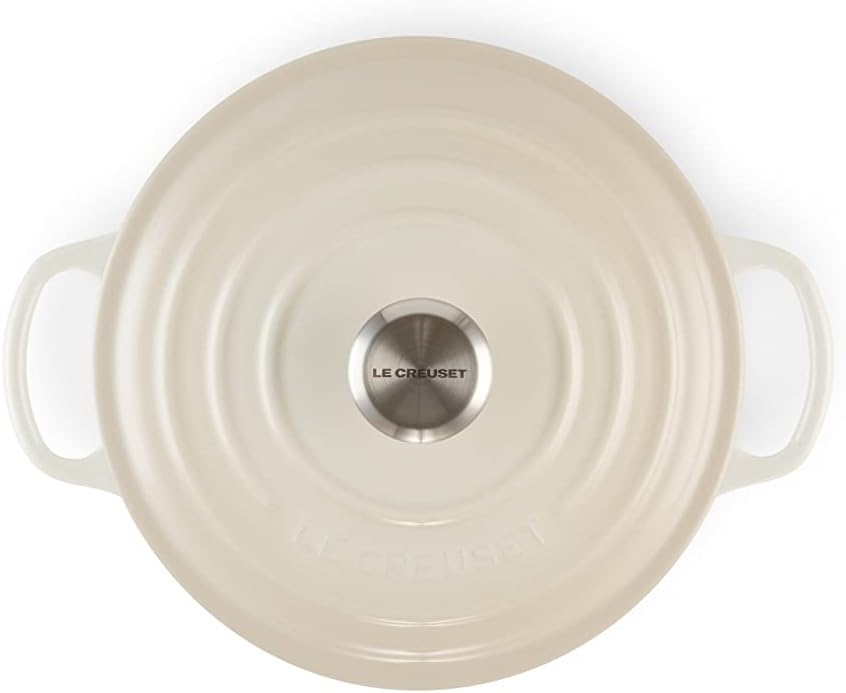 Le Creuset Signature żeliwne naczynie do pieczenia z pokrywką, Ø 26 cm, okrągłe, nadaje się do wszystkich rodzajów kuchenek i kuchenek indukcyjnych, pojemność: 5,3 l, 5,135 kg, kolor czerwony