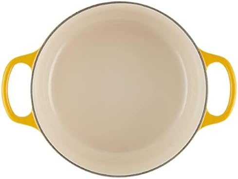 Le Creuset Signature żeliwne naczynie do pieczenia z pokrywką, Ø 26 cm, okrągłe, nadaje się do wszystkich rodzajów kuchenek i kuchenek indukcyjnych, pojemność: 5,3 l, 5,135 kg, kolor czerwony