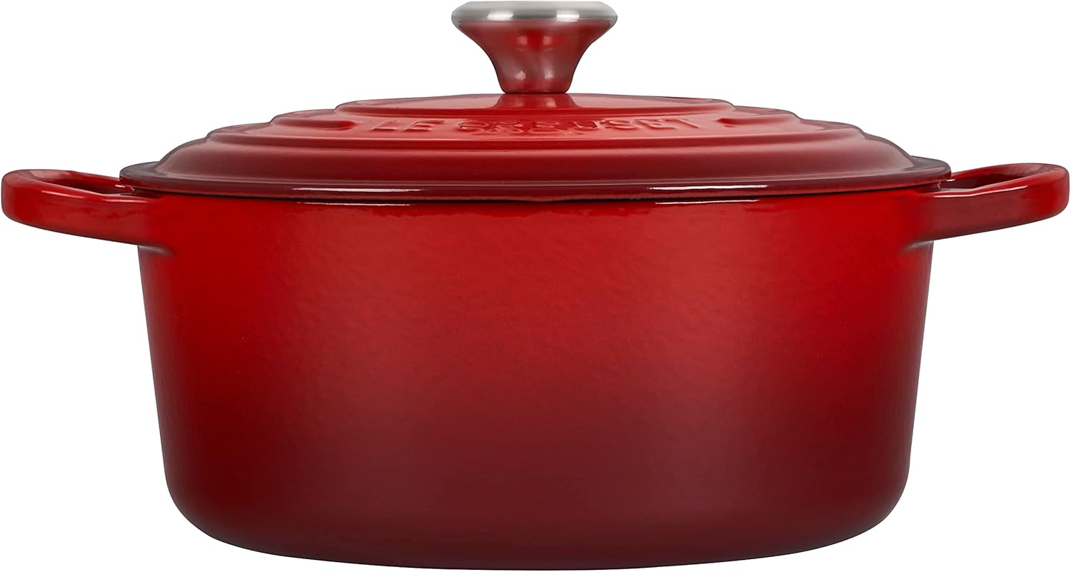 Le Creuset Signature żeliwne naczynie do pieczenia z pokrywką, Ø 26 cm, okrągłe, nadaje się do wszystkich rodzajów kuchenek i kuchenek indukcyjnych, pojemność: 5,3 l, 5,135 kg, kolor czerwony