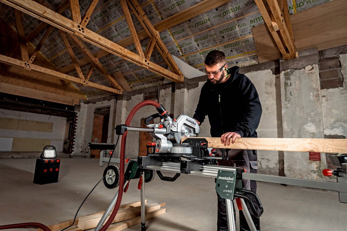 Piła pilarka ukośnica kapówka z posuwem KGS 254 M 1800W METABO 613254000