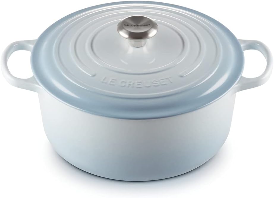 Le Creuset Signature żeliwne naczynie do pieczenia z pokrywką, Ø 26 cm, okrągłe, nadaje się do wszystkich rodzajów kuchenek i kuchenek indukcyjnych, pojemność: 5,3 l, 5,135 kg, kolor czerwony