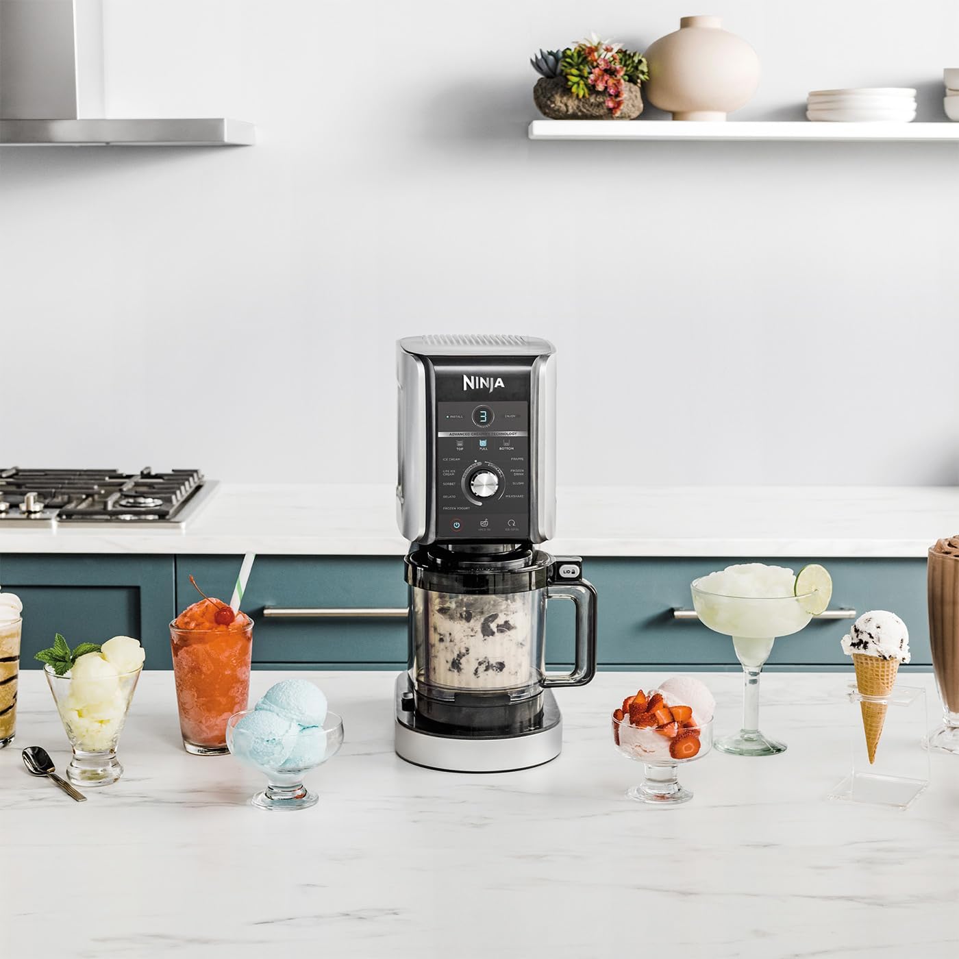 Ninja CREAMi Deluxe Maszyna do lodów i deserów z 2 tacami, 10 funkcji, robi lody, gelato, sorbety, mrożony jogurt, koktajle mleczne i nie tylko, opcja smakowa 2 w 1, srebrna, NC501EU
