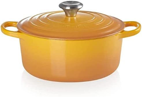 Le Creuset Signature żeliwne naczynie do pieczenia z pokrywką, Ø 26 cm, okrągłe, nadaje się do wszystkich rodzajów kuchenek i kuchenek indukcyjnych, pojemność: 5,3 l, 5,135 kg, kolor czerwony