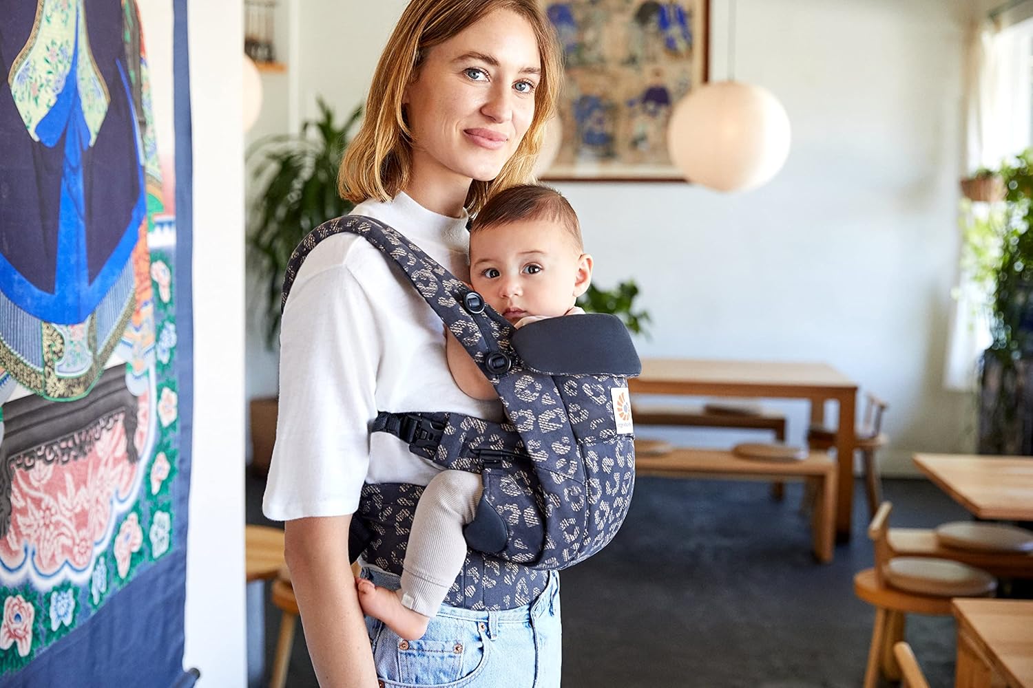 Ergobaby Omni Breeze Nosidełko dla noworodków od urodzenia do 20 kg, 4 pozycje SoftFlex Mesh Ergonomiczne nosidełko dla niemowląt Nosidełko do noszenia na plecach, Graphite Grey