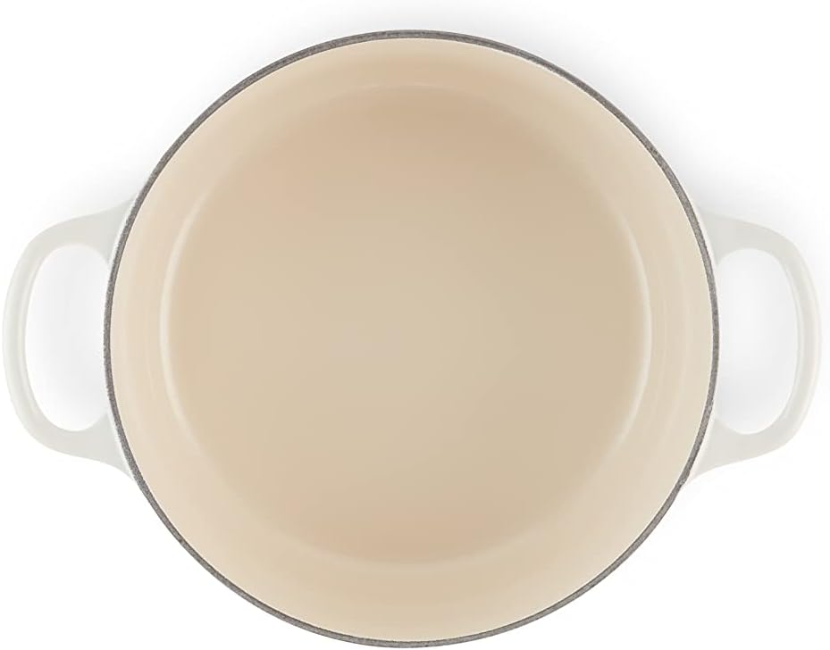 Le Creuset Signature żeliwne naczynie do pieczenia z pokrywką, Ø 26 cm, okrągłe, nadaje się do wszystkich rodzajów kuchenek i kuchenek indukcyjnych, pojemność: 5,3 l, 5,135 kg, kolor czerwony