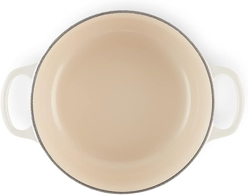 Le Creuset Signature żeliwne naczynie do pieczenia z pokrywką, Ø 26 cm, okrągłe, nadaje się do wszystkich rodzajów kuchenek i kuchenek indukcyjnych, pojemność: 5,3 l, 5,135 kg, kolor czerwony