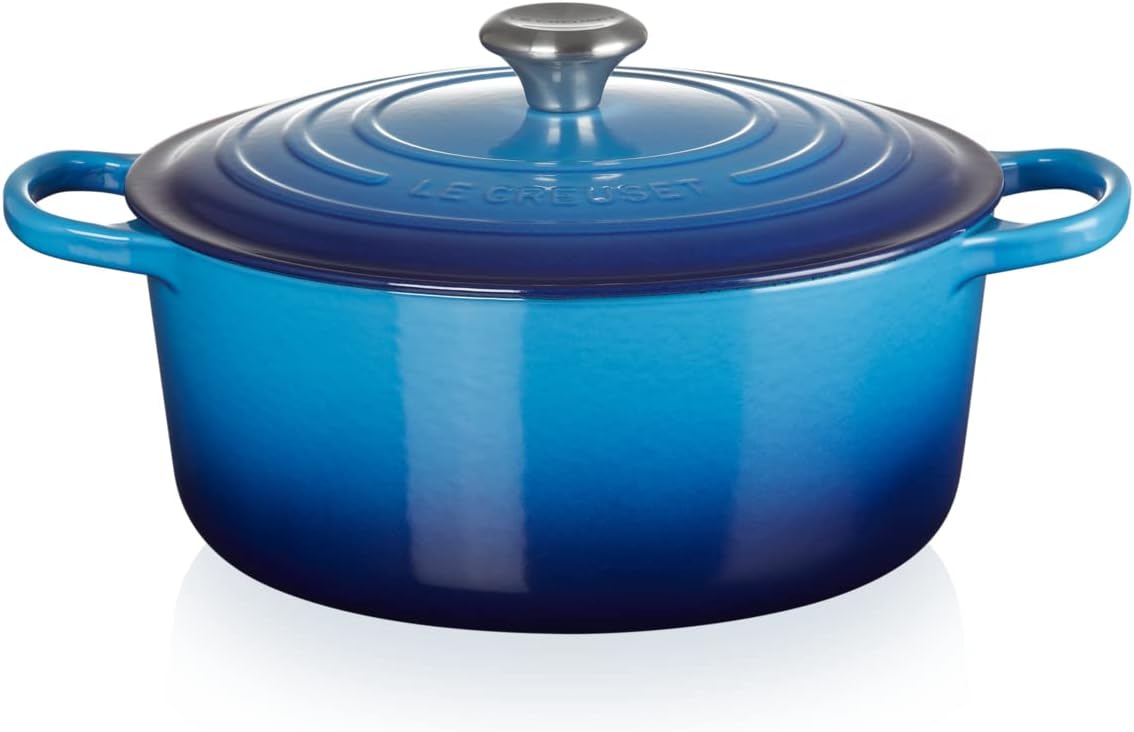 Le Creuset Signature żeliwne naczynie do pieczenia z pokrywką, Ø 26 cm, okrągłe, nadaje się do wszystkich rodzajów kuchenek i kuchenek indukcyjnych, pojemność: 5,3 l, 5,135 kg, kolor czerwony
