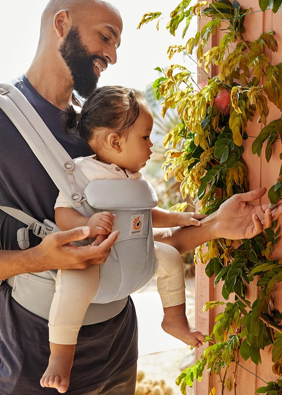 Ergobaby Omni Breeze Nosidełko dla noworodków od urodzenia do 20 kg, 4 pozycje SoftFlex Mesh Ergonomiczne nosidełko dla niemowląt Nosidełko do noszenia na plecach, Graphite Grey