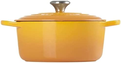 Le Creuset Signature żeliwne naczynie do pieczenia z pokrywką, Ø 26 cm, okrągłe, nadaje się do wszystkich rodzajów kuchenek i kuchenek indukcyjnych, pojemność: 5,3 l, 5,135 kg, kolor czerwony
