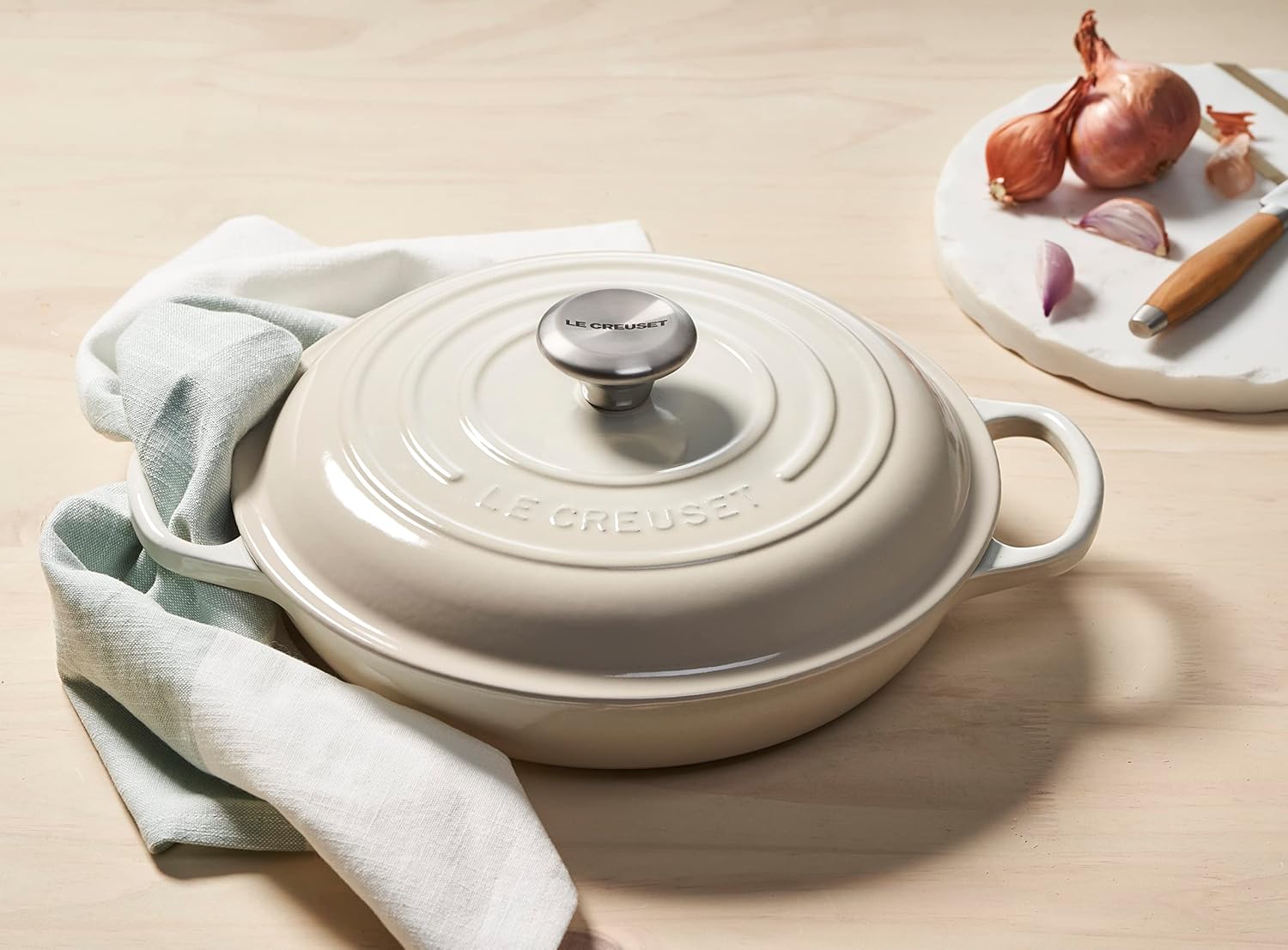 Le Creuset Signature żeliwny garnek Gourmet, okrągły, Ø 30 cm, 3,5 l, do wszystkich rodzajów kuchenek włącznie z indukcyjnymi, 5,55 kg, czerwony piec