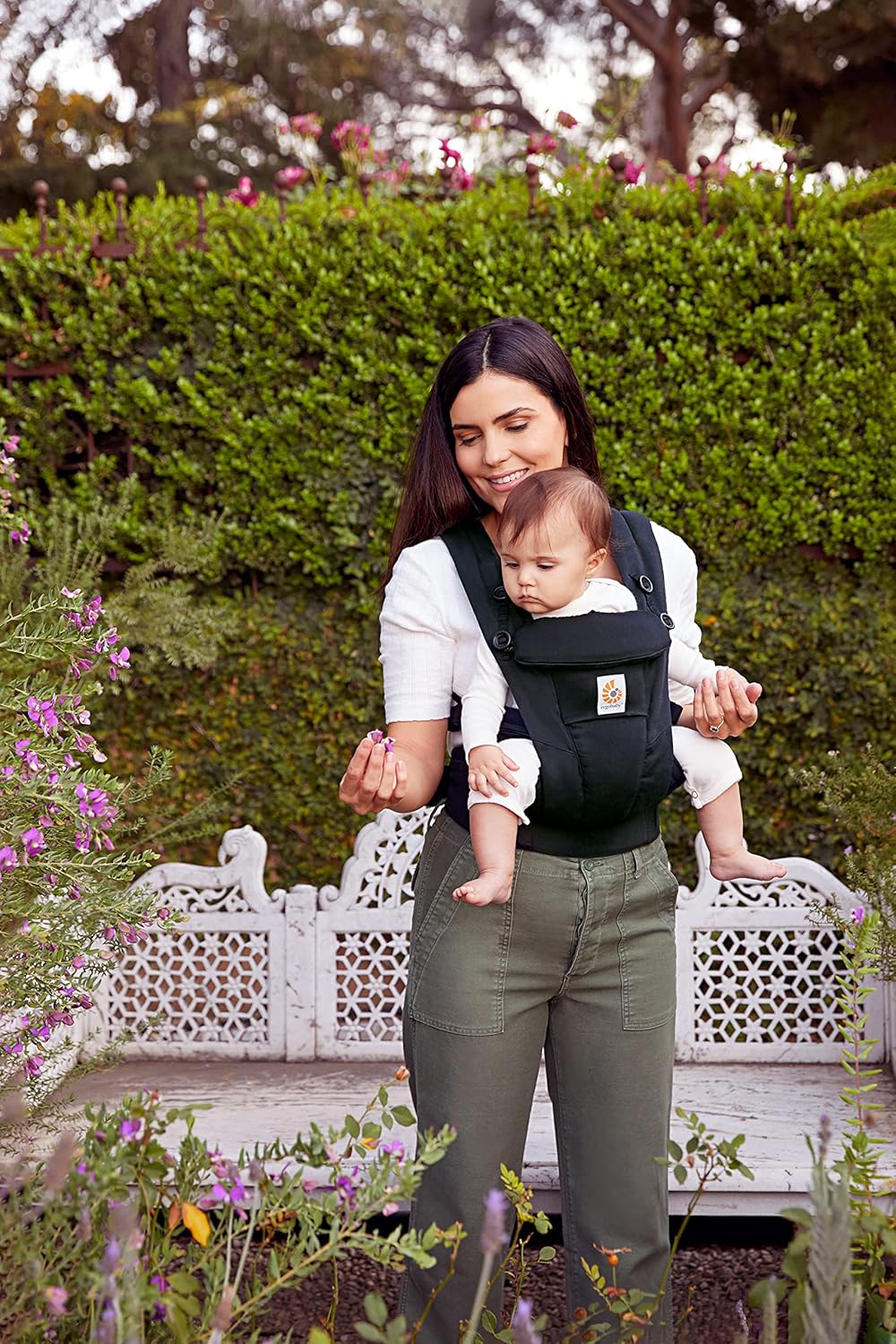 Ergobaby Omni Breeze Nosidełko dla noworodków od urodzenia do 20 kg, 4 pozycje SoftFlex Mesh Ergonomiczne nosidełko dla niemowląt Nosidełko do noszenia na plecach, Graphite Grey