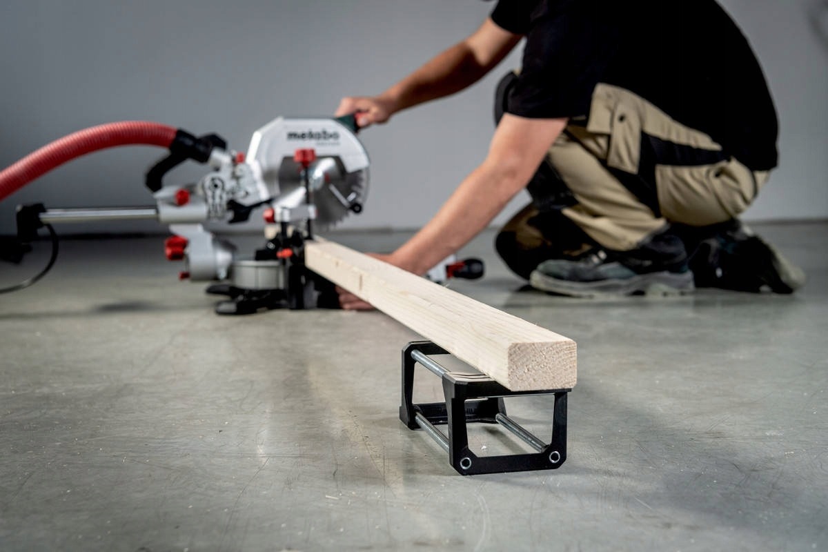 Piła pilarka ukośnica kapówka z posuwem KGS 254 M 1800W METABO 613254000