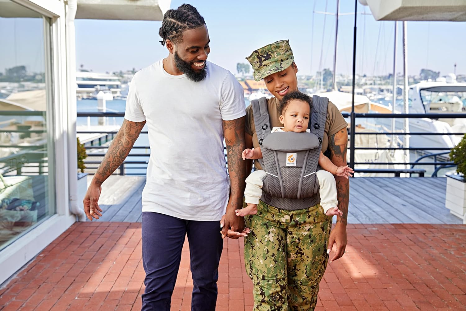 Ergobaby Omni Breeze Nosidełko dla noworodków od urodzenia do 20 kg, 4 pozycje SoftFlex Mesh Ergonomiczne nosidełko dla niemowląt Nosidełko do noszenia na plecach, Graphite Grey